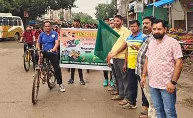 पोरसा: पोरसा में मेजर ध्यानचंद की याद में खेल महोत्सव, साधू सिंह प्रतिमा से भव्य साइकिल रैली निकाली गई