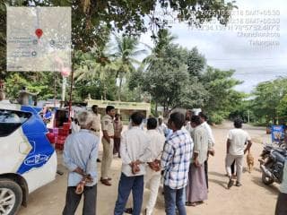 చేర్యాల ఎస్ఐ నవీన్, గ్రామ విపిఓ తో కలిసి చుంచనకోట గ్రామాన్ని సందర్శించి రాబోవు స్థానిక సంస్థల ఎన్నికల సందర్భంగా పలు అంశాల గురించి, సైబర్ నేరాలు, సీసీ కెమెరాలు గంజాయి డ్రగ్స్, మత్తుపదార్థాల గురించి అవగాహన కల్పించారు.