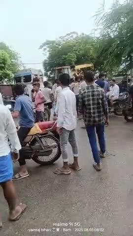 बाढ़ के गुलाबाग चौक पर एक्सीडेंट होने से चारों तरफ जाम कर दिया गया है