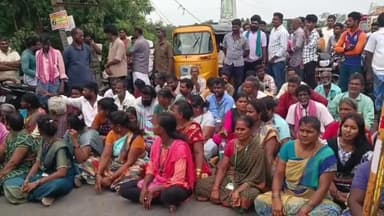 செய்யாறு: ஆற்று பாலம் அருகே கடை நடத்தி வரும் வியாபாரிகளை இடமாற்றம் செய்யக்கோரி நகராட்சி நிர்வாகம் நோட்டீஸ் அனுப்பியதால் வியாபாரிகள் திடீர் சாலை மறியல்