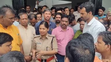 LOVE JIHAD : खाचरौद में लव जिहाद का विरोध: सैकड़ों हिंदू समाजजनों का थाने पर प्रदर्शन, आरोपियों के खिलाफ बुलडोजर एक्शन की मांग"
#लवजिहाद #खाचरौद #उज्जैन #हिंदूसमाज #LoveJihad #JusticeForHinduGirl
