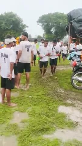 dinashpur ke Rambagh mein
Shiv bhakton ka umari bheed