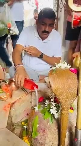 आज श्रावण मास के चतुर्थ सोमवार की आप सभी को हार्दिक शुभकामनाएं
भगवान शिव की कृपा आप पर सदैव बनी रहे। आपके जीवन में सुख, समृद्धि और शुभ स्वास्थ्य का वास हो।
#ॐनमःशिवाय