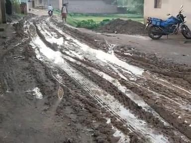 yah hamare Gaon Manpur ka road hai
Kiya halat hai app log dekh sakte @######@@@@@@#######@@@@@#######@@@@@@#####@@@##