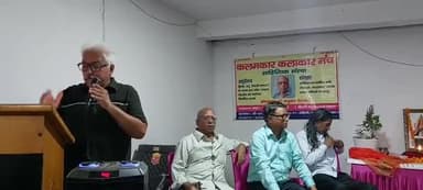 दिल्ली :रोहिणी_3/अगस्त/2025 को #कलमकार_कलाकार_मंच (साहित्यिक संस्था)
द्वारा आयोजित #कवि_गोष्ठी में अपनी रचनाएं प्रस्तुत करते हुए,,,