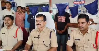 తల్లాడ: రాగి తీగ దొంగలను ఐదుగురిని అరెస్ట్ చేసినట్టుగా తెలియజేసిన డి.ఎస్.పి రవీందర్ రెడ్డి