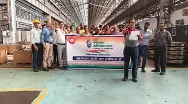 "स्वच्छता अभियान 2025" के परिप्रेक्ष्य में दिनांक 09 सितंबर 2025 को बरेका, वाराणसी में महाप्रबंधक श्री नरेश पाल सिंह के निर्देशन में लोको डिवीजन में स्वच्छता शपथ एवं श्रमदान कार्यक्रम का सफल आयोजन। #swachhbharatmission @railminindia @gmblw