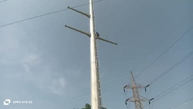 भीलवाडा के हमीरगढ के बीलीया कला मै सगम इडिया हाय टेन्सेन बिजली के तार निकाल रही हे जिसे से किसानो को काई टेखलिप का सामना केरना पेड रहा हे #bhilwara #rajsthan