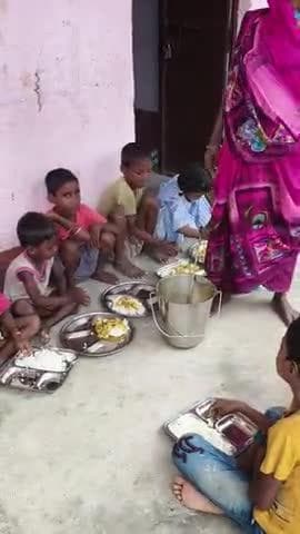 Chhati Madhya Vidyalay dopahar ka bhojan