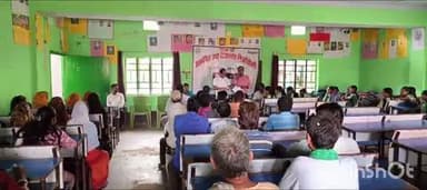 मंडरो: उत्क्रमित मध्य विद्यालय मिर्जा चौकी में शिक्षक एवं अभिभावक संघ की बैठक हुई