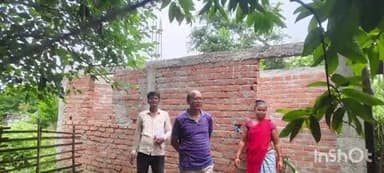 मंडरो: मंडरो प्रखंड के विकास पदाधिकारी ने किया आवास योजना का निरीक्षण