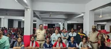 పోలీసు ప్రజా భరోసా కార్యక్రమంలో భాగంగా కోదాడ పట్టణంలో రెసిడెన్షియల్ గురుకుల గర్ల్స్ హాస్టల్ నందు చట్టాలపై విద్యార్థినిలకు అవగాహన కల్పించిన కోదాడ పట్టణ సీఐ శివశంకర్