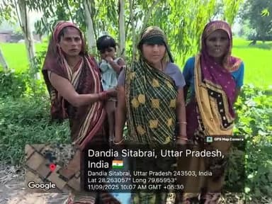 gram panchayt paunagla ke dandiya sitabray kotedar rajpal dwara diya jaa raha kaam ration aur vasole ja rahe paise