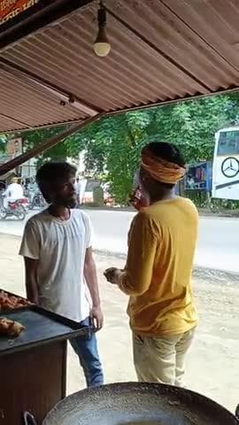 #पैसा देने के टाइम आया तो #भाग गया #comedy #funny #trending #viral #ytshorts #2025shorts #memes #entertainment #like