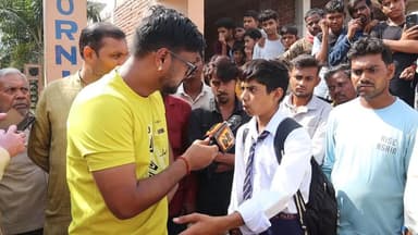स्कूल के बहार लोगों का हंगामा ,परिजन बोले बेरहमी से पीटते है बच्चो को..#teesriankhnews #school #teachers #Raksha #UPGovernment #sikshakparishad