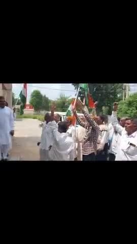 #Riyanbarinews अतिवृष्टि से किसानों की #फसल हुई नष्ट |उपखण्ड मुख्यालय पर #मुख्यमंत्री के नाम सौपा ज्ञापन