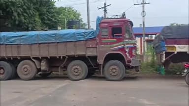 ఇసుక అక్రమ రవాణా చేస్తున్న 6 లారీలను సీజ్ చేసిన మైనింగ్ అధికారులు