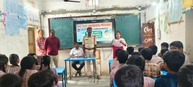 కొండాపూర్ జిల్లా పరిషత్ హై స్కూల్, విద్యార్థినీ విద్యార్థులకు మహిళల రక్షణకు ఉన్న చట్టాల గురించి సైబర్ నేరాలు గుడ్ టచ్ బాడ్ టచ్, ఈవిటీజింగ్ గంజాయి ఇతర మత్తు పదార్థాలు డ్రగ్ గురించి అవగాహన కల్పించిన మద్దూర్ ఎస్ షేక్ మహబూబ్