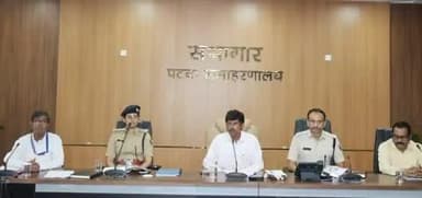 जिला दंडाधिकारी, पटना एवं वरीय पुलिस अधीक्षक, पटना ने #BPSC द्वारा 13 सितम्बर, 2025 (शनिवार) को आयोजित होने वाले एकीकृत 71वीं संयुक्त (प्रारंभिक) प्रतियोगिता परीक्षा के सफल संचालन हेतु प्रतिनियुक्त दंडाधिकारियों की संयुक्त बैठक की।