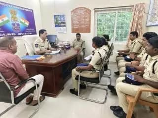 గజ్వేల్ ఎసిపి నరసింహులు, గజ్వేల్ డివిజన్ పరిధిలోని టెక్ టీమ్ కానిస్టేబుల్ లకు ఏరోజుకారోజు ఆన్లైన్ డాటా ఎంట్రీ చేయాలని సూచించారు
