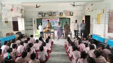 పోతిరెడ్డిపల్లి"" జిల్లా పరిషత్ హై స్కూల్ విద్యార్థిని విద్యార్థులకు మహిళల రక్షణకు ఉన్న చట్టాలు, l సైబర్ నేరాలు గురించి, గుడ్ టచ్ బాడ్ టచ్, గంజాయి ఇతర మత్తు పదార్థాలు, ఈవిటీజింగ్ గురించి అవగాహన కల్పించిన చేర్యాల సీఐ ఎల్. శ్రీను, హుస్నాబాద్