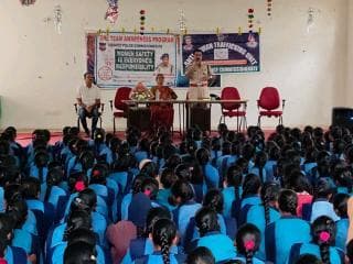 గర్ల్స్ గవర్నమెంట్ జూనియర్ కాలేజ్, ఎడ్యుకేషన్ హబ్ గజ్వేల్,,, విద్యార్థినిలకు మహిళల రక్షణకు ఉన్న చట్టాలు, సైబర్ నేరాలు, గుడ్ టచ్ బాడ్ టచ్, గంజాయి ఇతర మత్తు పదార్థాలు, ఈవిటీజింగ్ గురించి అవగాహన కల్పించిన గజ్వేల్ ఏసిపి యం. నరసింహులు,