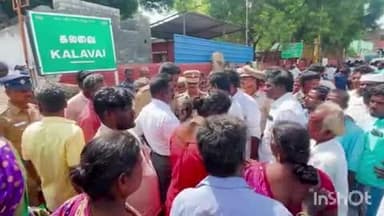 கலவை: கலவை அரசு மருத்துவமனை அருகே கொலையாளிகளை கைது செய்யக்கோரி சாலை மறியல் போராட்டம் நடைபெற்றது