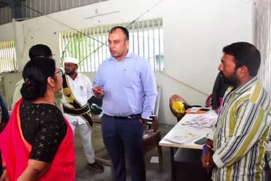 కోహెడ: సీజనల్ వ్యాధులపై అవగాహన కల్పించాలి:కలెక్టర్ సందీప్ కుమార్ ఝ