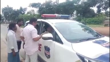 నారాయణపూర్: మండల కేంద్రంలో సర్పంచుల ఫోరం రాష్ట్ర అధ్యక్షుడు సుర్వి యాదయ్య గౌడ్ ను అరెస్టు చేసిన నారాయణపురం పోలీసులు