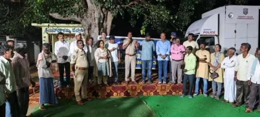 పోలీసు కళాబృందం ప్రజలను చైతన్య పరిచే కనువిప్పు కార్యక్రమం "సిద్దిపేట త్రీ టౌన్ పోలీస్ స్టేషన్ పరిధిలోని "ఎన్సాన్ పల్లి, గ్రామంలో నిర్వహించడం జరిగింది,త్రీ టౌన్ ఇన్స్పెక్టర్ విద్యాసాగర్.