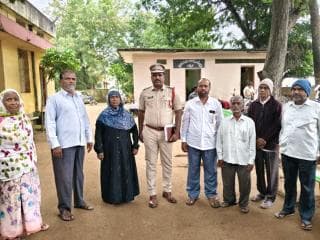 12 సంవత్సరాల తర్వాత కొట్టుకున్న కేసులో రాజీ పడిన అన్నా, చెల్లెలు,రాజీమార్గం రాజమార్గం,కేసులో రాజీ పడితే ఇద్దరూ గెలిచినట్లే గజ్వేల్ ఇన్స్పెక్టర్ రవికుమార్.