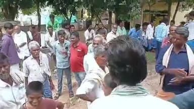 కనగల్: పగిడిమర్రిలో వర్షంలో సైతం రైతులకు తప్పని యూరియా కష్టాలు,