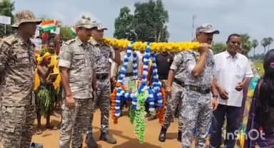 भामरागड: अतिदूर्गम अतिसंवेदनशील जिजगावात पोलीसांचा सहकार्याने वाचनालयाची उभारणी,पोलीस अधिक्षकांचे हस्ते उदघाटन