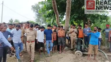 बहराइच में फिर लौटा भेड़िया! मां की गोद से 3 माह की मासूम को बनाया निवाला, तीन दिन में दो की मौत – गांव में दहशत"
#BahraichNews #UPNews #WolfAttack #Bahraich #MahsiTehsil #VillageNews