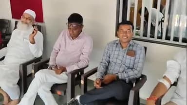 વાઘોડિયા: મઢેલી ગામે રેડ ક્રોસ સોસાયટી અને પારુલ સેવાશ્રમ હોસ્પિટલના સૌજન્યથી હેલ્મેટ અને ફૈઝ યુવા ટીમ દ્વારા બ્લડ ડોનેટ કેમ્પ