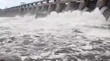 కేతేపల్లి: మూసి ప్రాజెక్టుకు కొనసాగుతున్న వరద ప్రవాహం, 8 గేట్లను 2 అడుగుల మేర పైకెత్తి దిగువకు నీటిని విడుదల చేస్తున్న అధికారులు