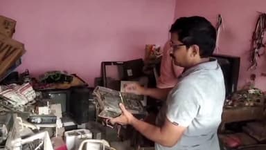 চন্দ্রকোনা ২: মহালয়ার আগে চন্দ্রকোনার রেডিও দোকানগুলিতে ভিড় মানুষের