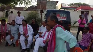 P d a समाजवादी पार्टी के सिधौली कार्यक्रम में महिला राष्ट्रीय अध्यक्ष नेहा सिंह जिला अध्यक्ष तनवीर खां के नेतृत्व में हु
