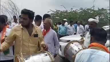ಕೊಲ್ಹಾರ: ಮೂರನೇ ಹಂತದ ಯುಕೆಪಿ ಯೋಜನೆಯ  ಭಸ್ವಾಧೀನಕ್ಕೆ ದರ ನಿಗದಿಗಾಗಿ ರಾಷ್ಟ್ರೀಯ ಹೆದ್ದಾರಿ ತಡೆದು ಹೋರಾಟ