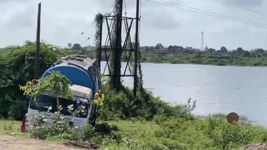 જામકંડોરણા: તરવડા ગામની ભાદર નદી પાસેના પુલ પર લગાવેલ ભારે વાહન પ્રવેશ પ્રતિબંધ અંગેનું એંગલ તોડી નખાતા ફરિયાદ નોંધાય