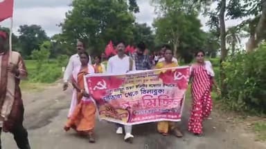 গড়বেতা ২: বাম সংগঠনের সারা ভারত কৃষক সভা ও সারা ভারত ক্ষেতমজুর ইউনিয়নের ডাকে বটডাঙ্গা থেকে তিলাবুকা পর্যন্ত গণ মিছিল