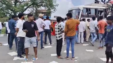 दगौरा: डगरूआ प्रखंड क्षेत्र से शीशा बाड़ी चौक जाने के लिए उमड़ी भीड़, प्रधानमंत्री का भाषण सुनने पहुंचे लोग