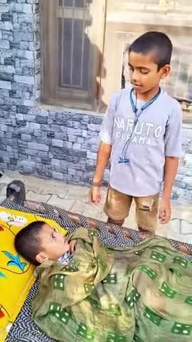 बुखार के चक्कर में खुजली की दवा दे दि #comedy #funny #viral #comedyreels #Snapchat #medicine #home #doctor