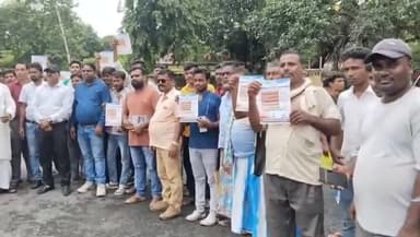 पाकुड़: जिला परिवहन पदाधिकारी पाकुड़ द्वारा रेलवे ऑटो स्टैंड परिसर में कैंप का आयोजन #pakur #jharkhand #campus