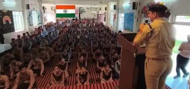 #दौसा_पुलिस द्वारा साइबर जागरूकता कार्यक्रम
सरदार वल्लभभाई पटेल की 150वीं जयंती पर राजस्थान पुलिस के साइबर सुरक्षा जागरूकता अभियान के तहत सरस्वती कॉलेज दौसा में कार्यक्रम आयोजित किया गया।