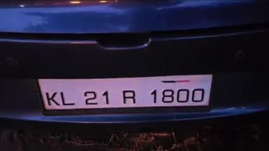 നെടുമങ്ങാട്: തിരുവനന്തപുരം വെമ്പായത്ത് കാർ മരത്തിലിടിച്ച് അഞ്ച് പേർക്ക് പരുക്ക്