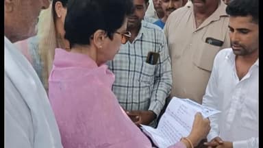 नाथूसरी चौपटा: सांसद सैलजा ने ऐलनाबाद व चोपटा के बाढ़ प्रभावित गांवों का दौरा किया, सरकार से मुआवजे की मांग की