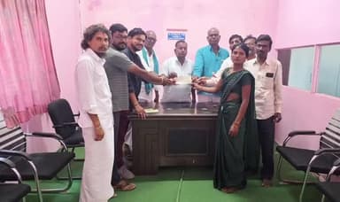 పెద్ద కొడప్గల్: పెద్ద కొడప్ గల్ లో లబ్ధిదారునికి జనతా పర్సనల్ భీమ చెక్కు పంపిణీ