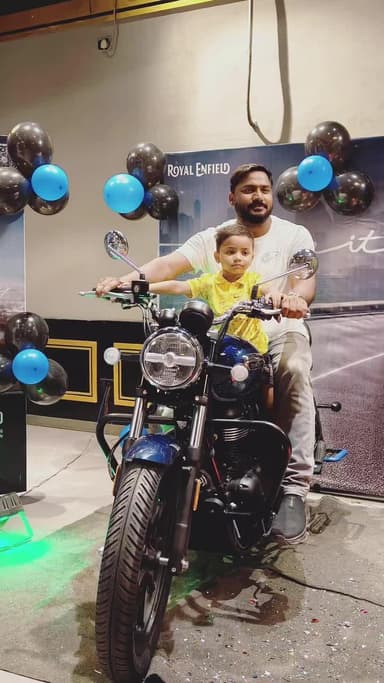 #meteor new 🆕
#royalenfield #maharajganj
#explore #bullet #bulletlovers❤️ #rkmotors #ride #gst #trending #bollywood #legends @sidlal @royalenfield