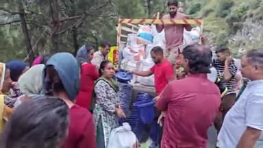 भलेई: पूर्व विधायक पवन नैय्यर ने खज्जियार मंडल के अंतर्गत टपूण पंचायत के गाँव धार, चनेली और डिभरी का दौरा किया